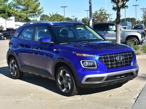 Used 2024 Hyundai Venue Limited image 3