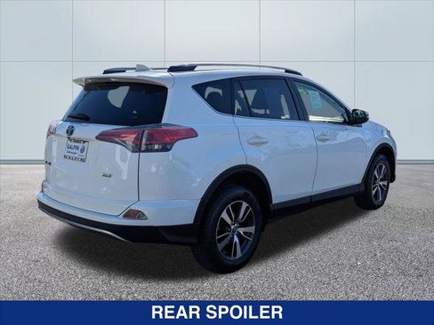 Used 2017 Toyota RAV4 XLE FWD image 5