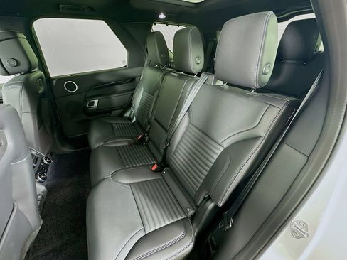 Used 2025 Land Rover Discovery S AWD/4WD image 38