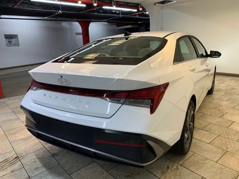 Used 2025 Hyundai Elantra SEL image 6