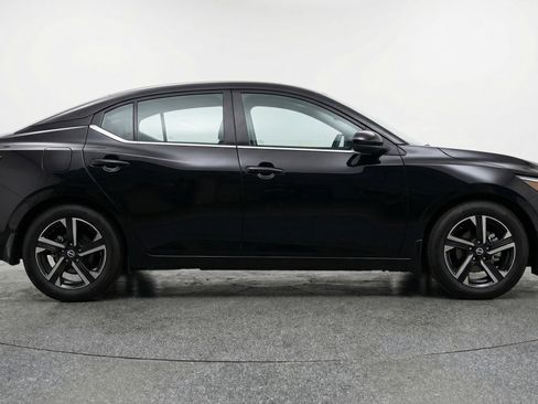 Used 2025 Nissan Sentra SV FWD image 8