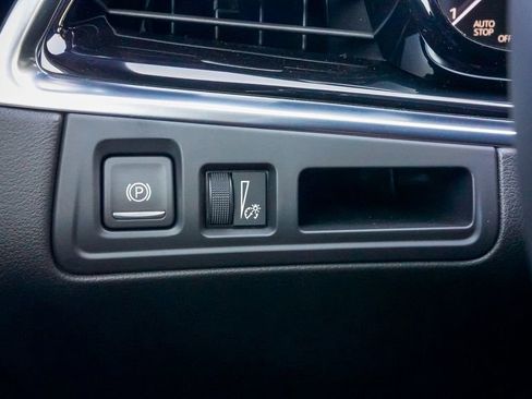 Used 2025 Cadillac XT6 Luxury image 26