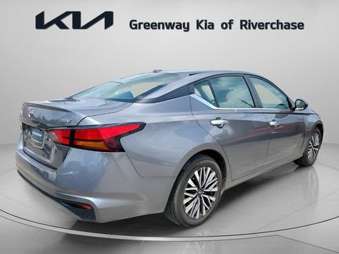 Used 2024 Nissan Altima 2.5 SV FWD image 6