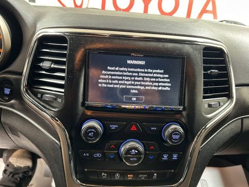 Used 2017 Jeep Grand Cherokee Limited image 28