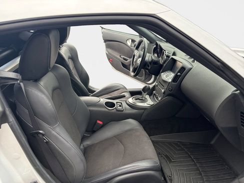 Used 2020 Nissan 370Z Touring Sport RWD image 18