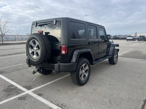 Used 2018 Jeep Wrangler Unlimited Sahara w/ Connectivity Group image 8