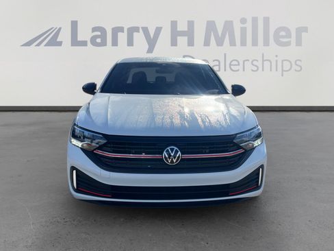 Used 2024 Volkswagen Jetta Sport image 8