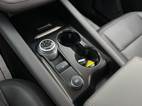 Used 2025 Ford Explorer Active w/ Active Comfort Package image 36