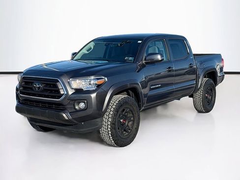 Used 2022 Toyota Tacoma SR5 w/ Technology Package image 3
