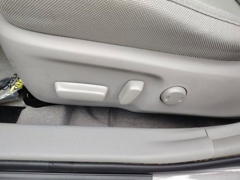 Used 2015 Toyota Camry LE image 11