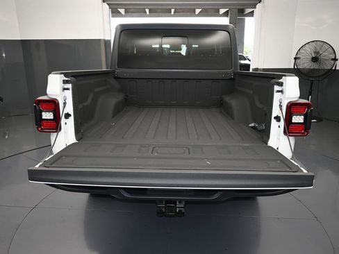 Used 2024 Jeep Gladiator Sport image 39