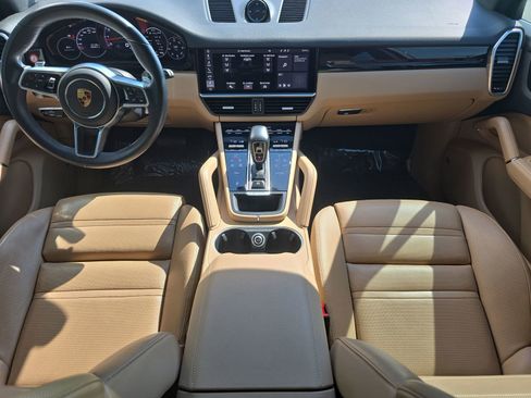 Used 2021 Porsche Cayenne AWD/4WD image 13