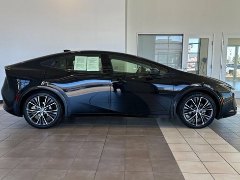 Certified 2024 Toyota Prius XLE FWD image 3