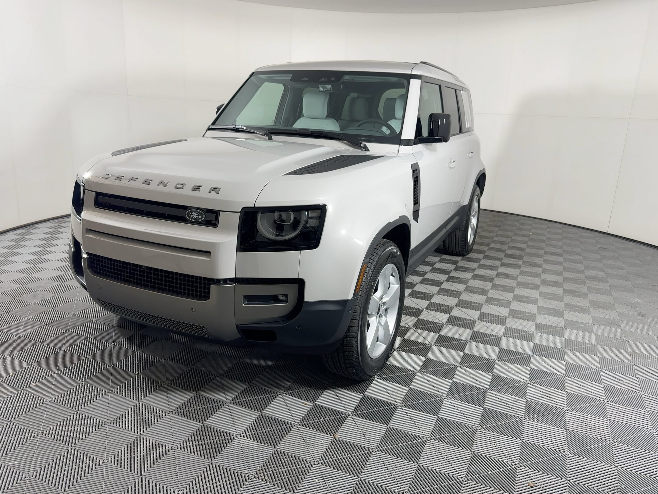 Used 2026 Land Rover Defender 110 S AWD/4WD image 1