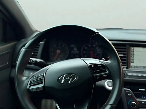 Used 2017 Hyundai Elantra Sport w/ Sport Premium Package 06 FWD image 29