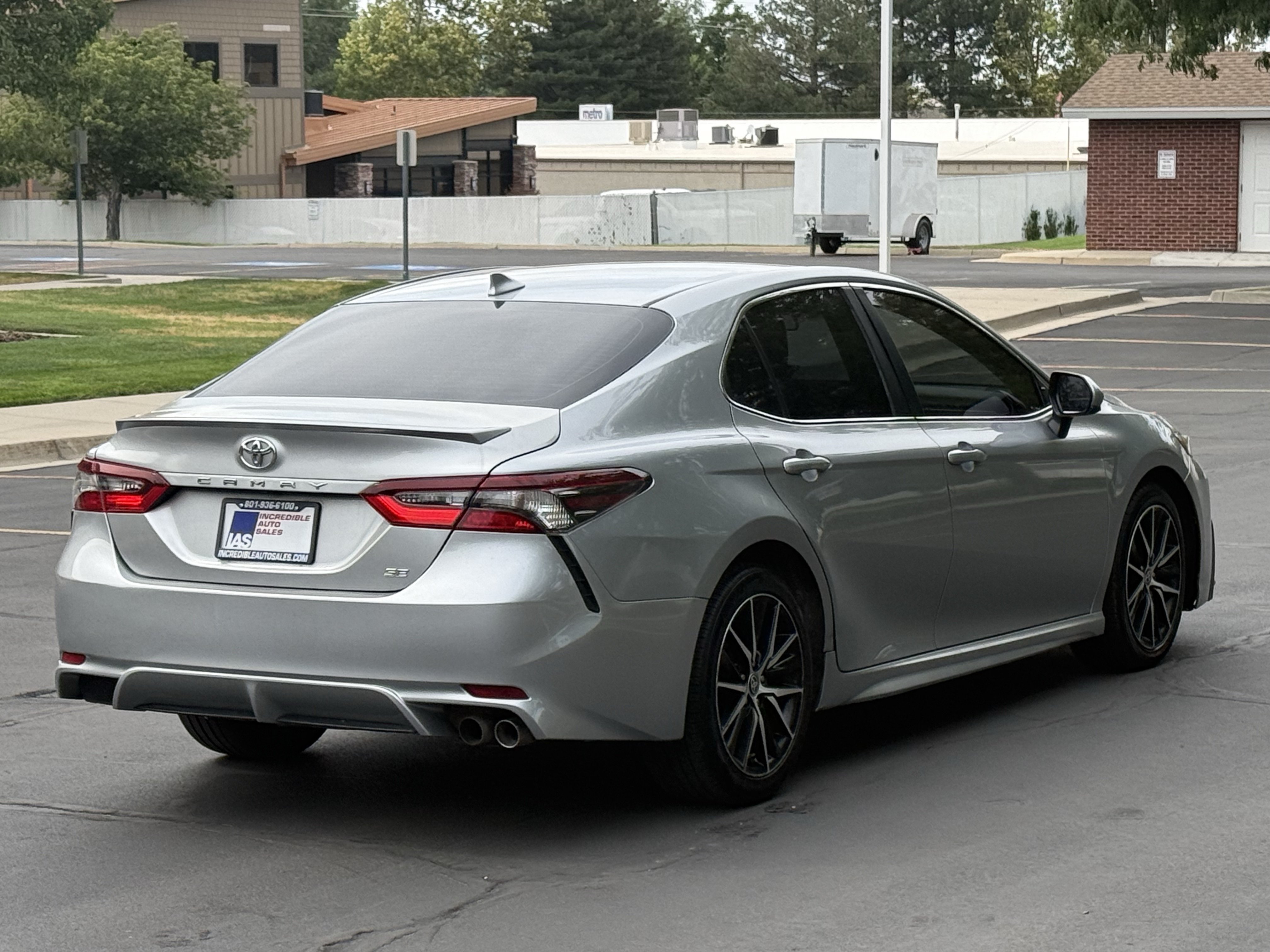 Used 2021 Toyota Camry SE FWD image 4