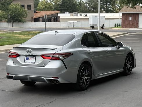 Used 2021 Toyota Camry SE FWD image 4