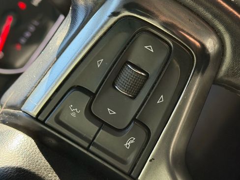 Used 2021 Chevrolet Silverado 1500 LT AWD/4WD image 15
