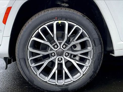 New 2025 Jeep Grand Cherokee L Summit image 13