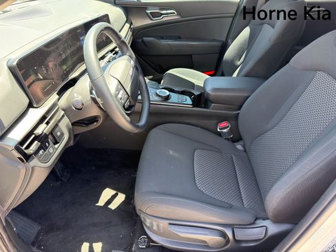 New 2026 Kia Sportage LX FWD image 9