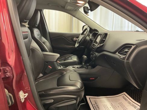 Used 2020 Jeep Cherokee Trailhawk w/ Cold Weather Group AWD/4WD image 30