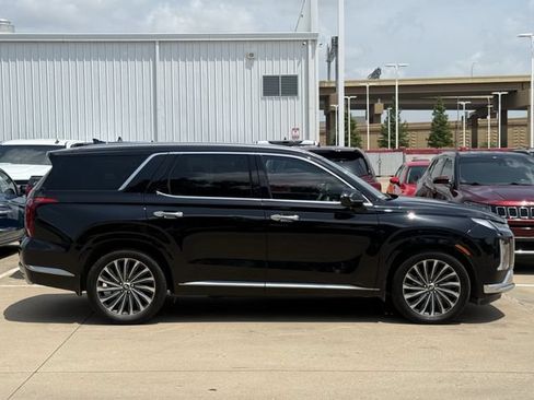 Used 2024 Hyundai Palisade Calligraphy FWD image 3