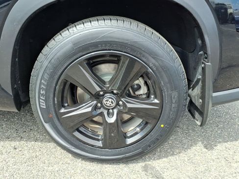 Used 2021 Toyota Highlander LE AWD/4WD image 16