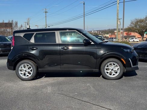 New 2025 Kia Soul LX image 2