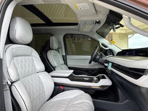 Used 2025 Lincoln Navigator L Black Label w/ Black Label Special Edition AWD/4WD image 24