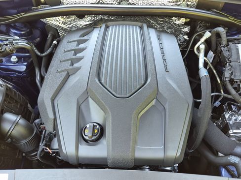 Certified 2026 Porsche Macan AWD/4WD image 35