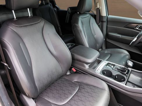 Used 2025 Kia Carnival SX FWD image 34