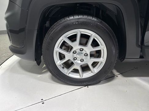 Used 2019 Jeep Renegade Latitude w/ Cold Weather Group image 6