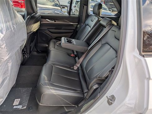 New 2025 Jeep Grand Cherokee Limited image 10