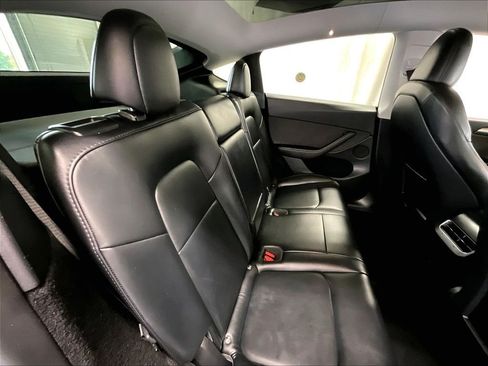 Used 2024 Tesla Model Y Long Range AWD/4WD image 16