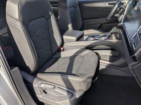 Used 2025 Volkswagen Atlas Cross Sport SE FWD image 32