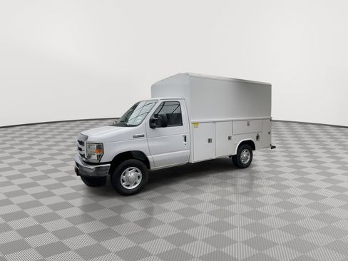New 2026 Ford E-350 and Econoline 350 Super Duty w/ Power Equipment Group image 28