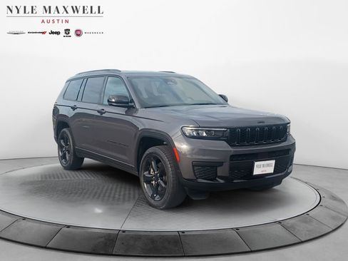 Used 2023 Jeep Grand Cherokee L Laredo AWD/4WD image 2