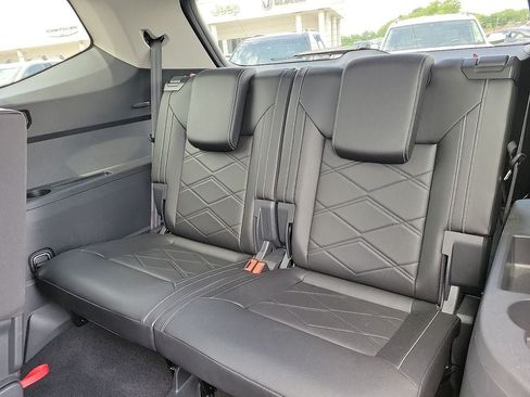 Used 2025 Volkswagen Atlas SE AWD/4WD image 9