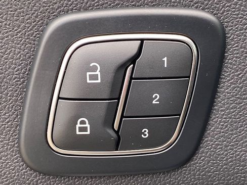 Certified 2025 Ford Escape Platinum AWD/4WD image 57