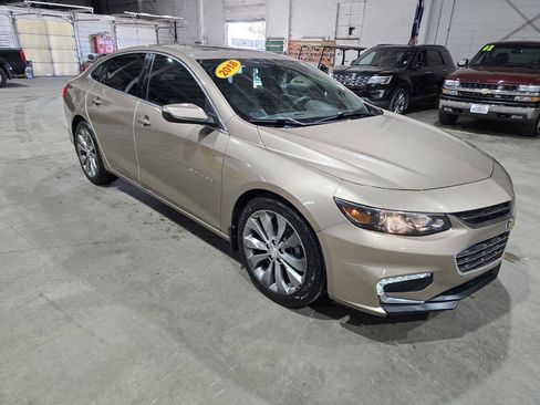 Used 2018 Chevrolet Malibu Premier w/ Premier Sun and Wheel Package FWD image 18