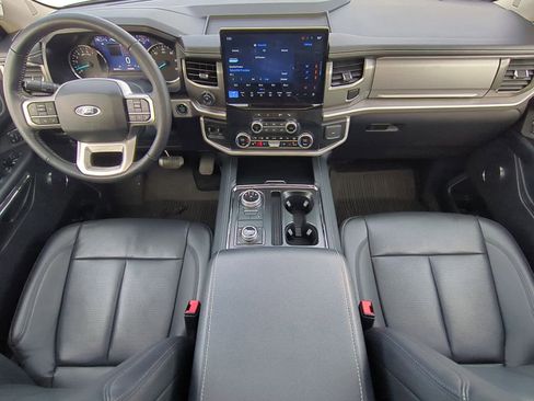 Used 2024 Ford Expedition XLT image 15