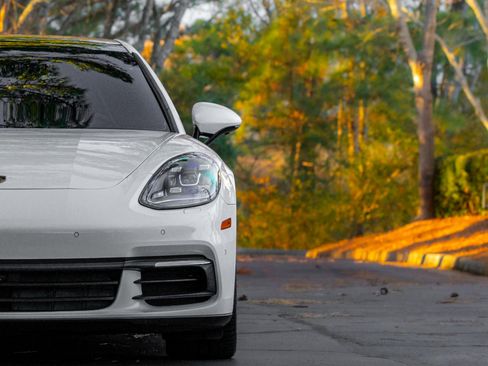 Used 2017 Porsche Panamera image 38
