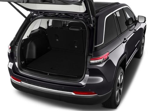 Used 2023 Jeep Grand Cherokee Altitude image 7