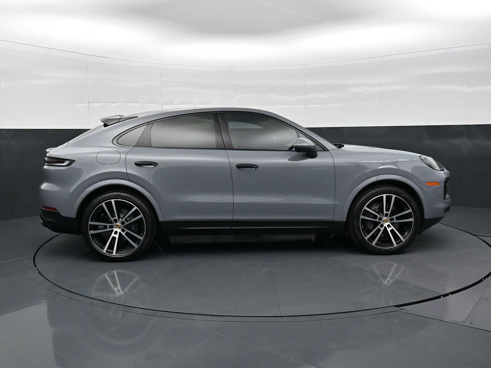 Certified 2024 Porsche Cayenne Coupe AWD/4WD image 27