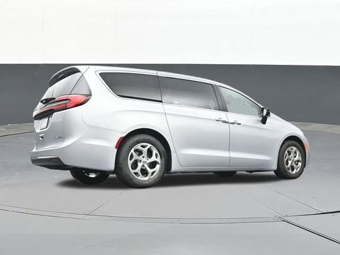 Used 2024 Chrysler Pacifica Limited FWD image 49