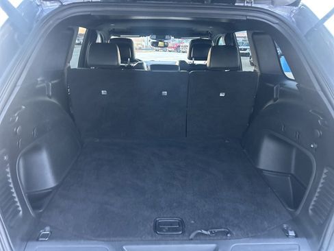 Used 2021 Jeep Grand Cherokee Limited image 14