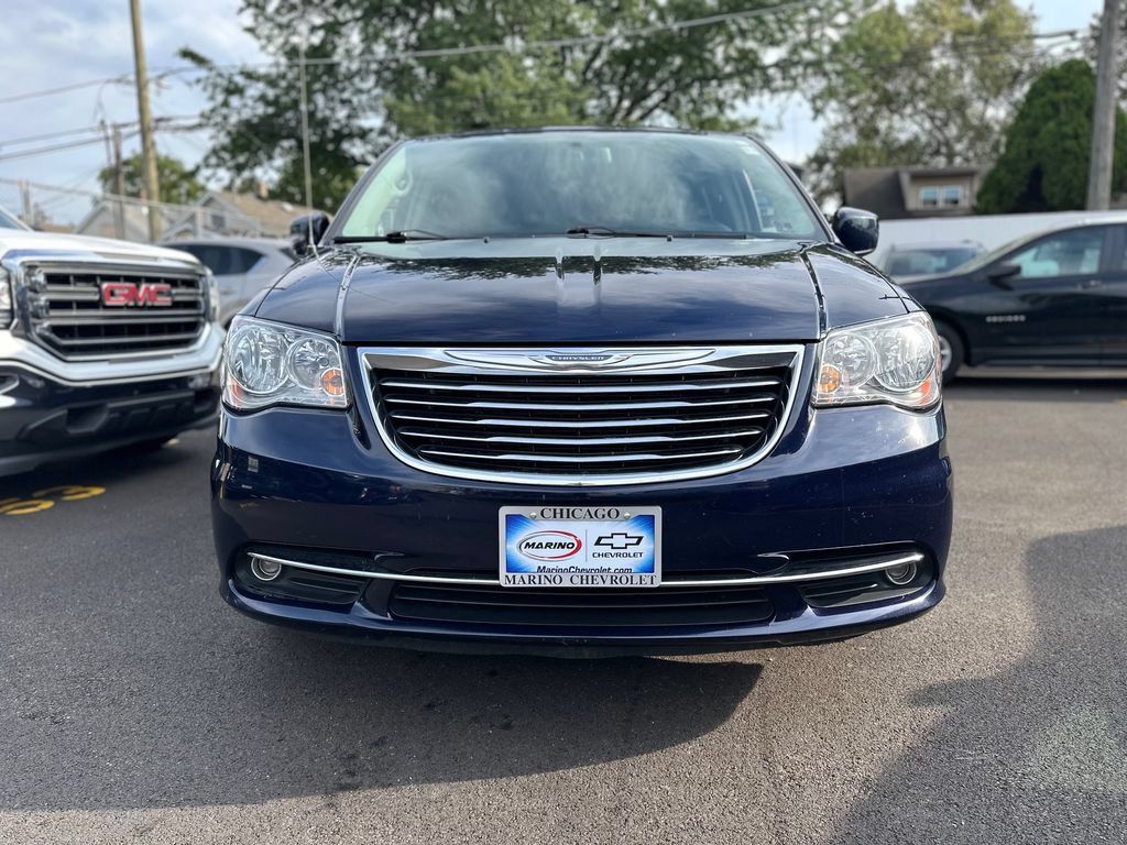 Used 2016 Chrysler Town & Country Touring w/ Driver Convenience Group FWD image 10
