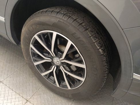 Used 2021 Volkswagen Tiguan SE image 31