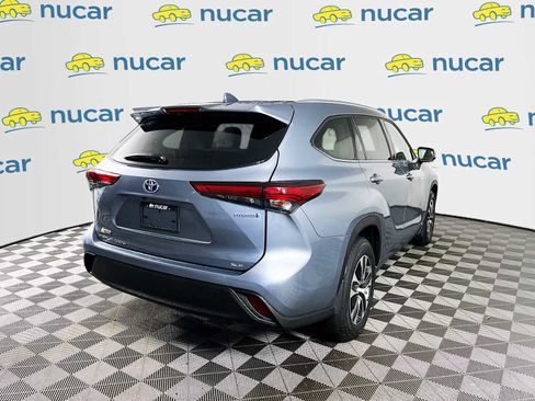 Used 2021 Toyota Highlander XLE image 7
