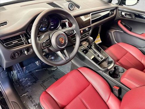 Certified 2026 Porsche Macan AWD/4WD image 4